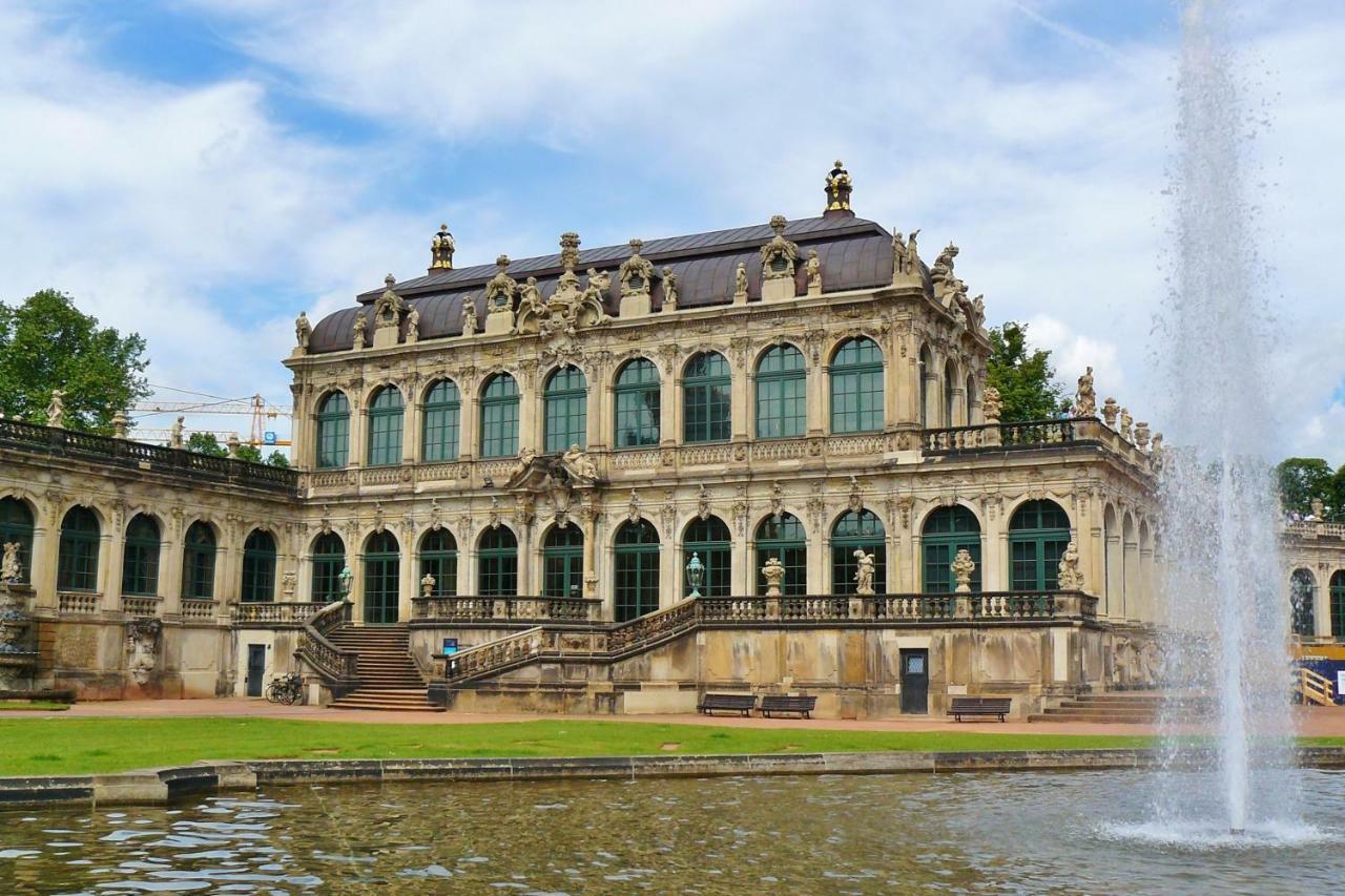 Grosses Apartment Im Zentrum Von Dresden, 2 Schlafzimmer, 2 Baeder, Balkon Bagian luar foto